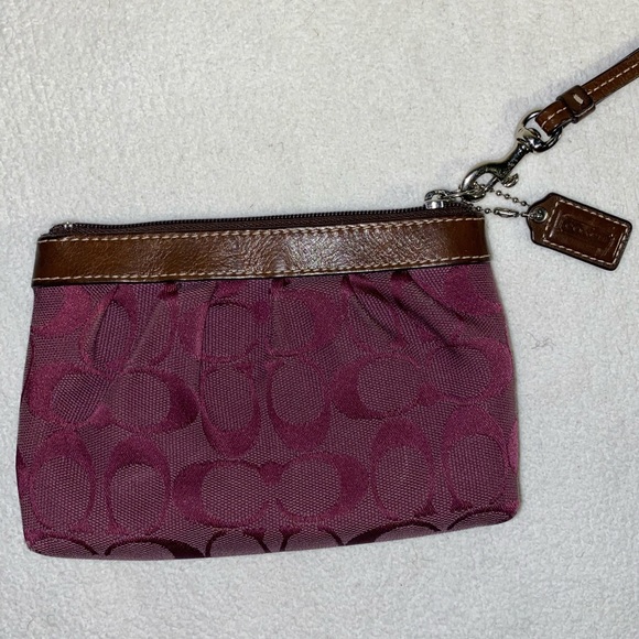 Coach magenta wristlet - Picture 2 of 3